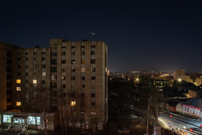 Фотограф показал парад планет в небе над Николаевом