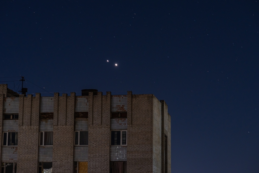 Фотограф показал парад планет в небе над Николаевом