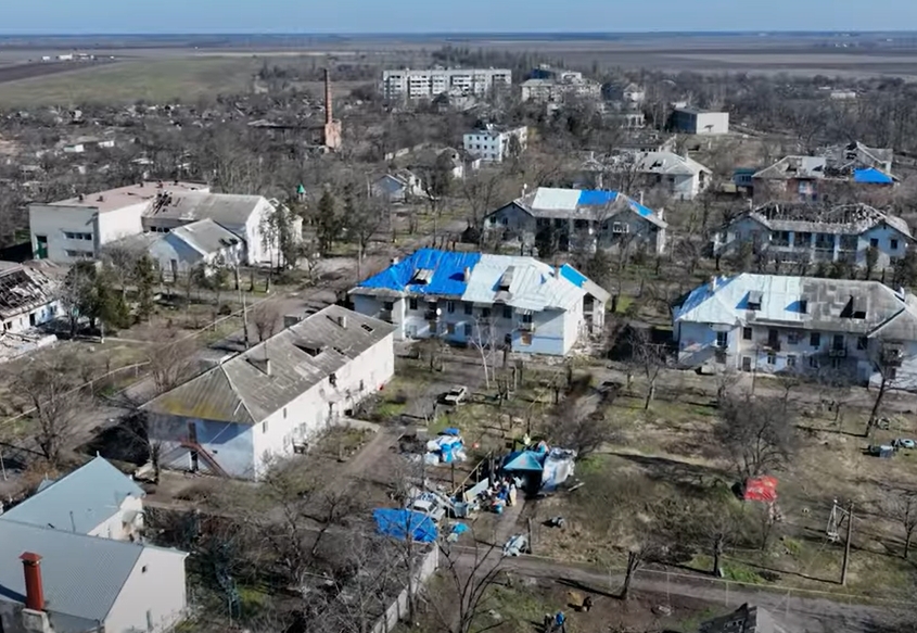 Разрушенный обстрелами поселок под Николаевом показали с высоты птичьего полета (видео)