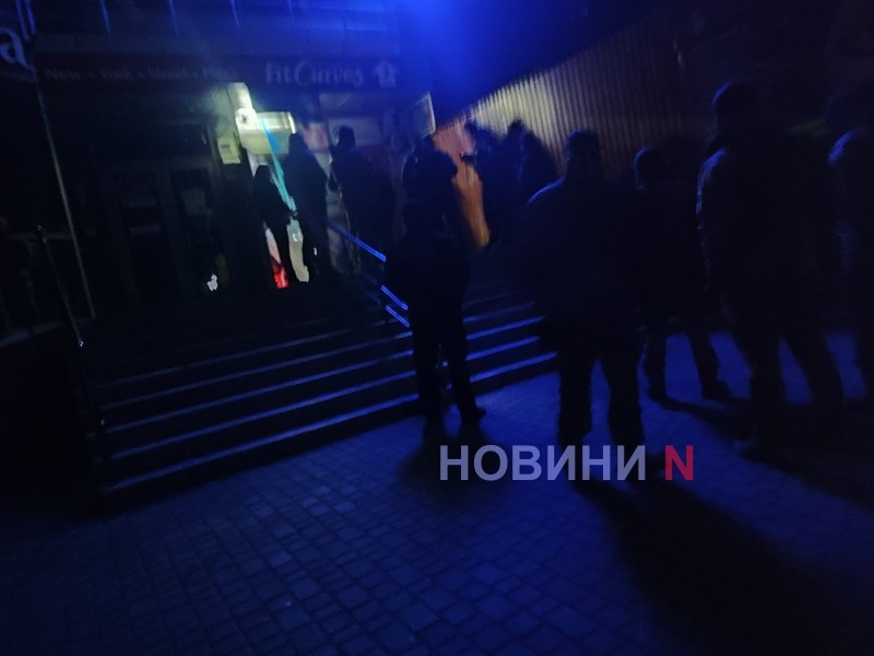 Полиция с военными блокировали ночной клуб в Николаеве — у всех проверяют документы