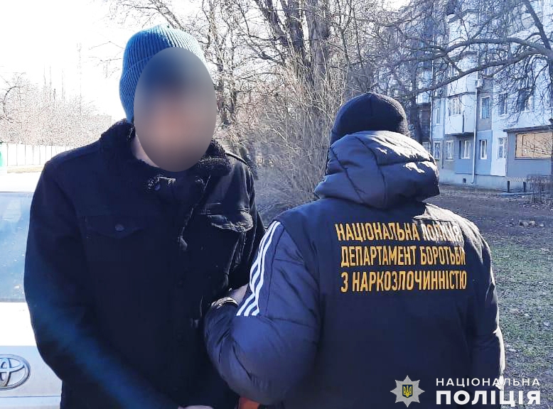 Мешканців Миколаєва запрошують зафарбувати написи з адресами сайтів, де продають наркотики