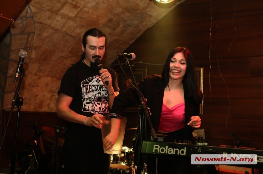 Праздник женщин: группа RadioStars подарила жительницам Николаева яркий концерт (фоторепортаж)