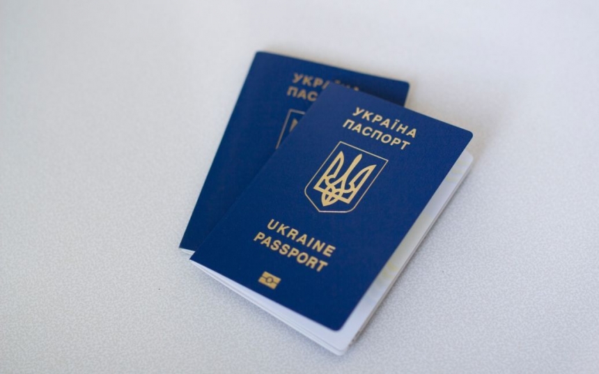 Часть загранпаспортов в Украине признали недействительными