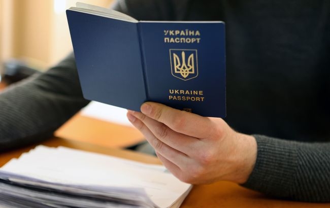 В Україні не анулюватимуть закордонні паспорти через зміни правил транслітерації