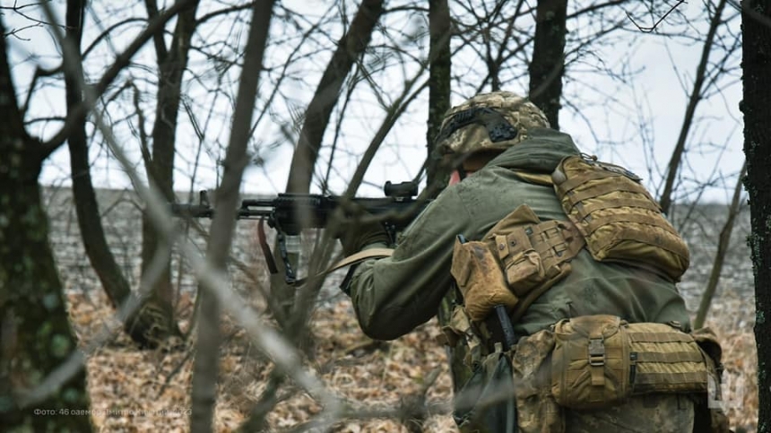 Ворог обстрілює мирні міста та атакує на Донбасі: зведення Генштабу за добу