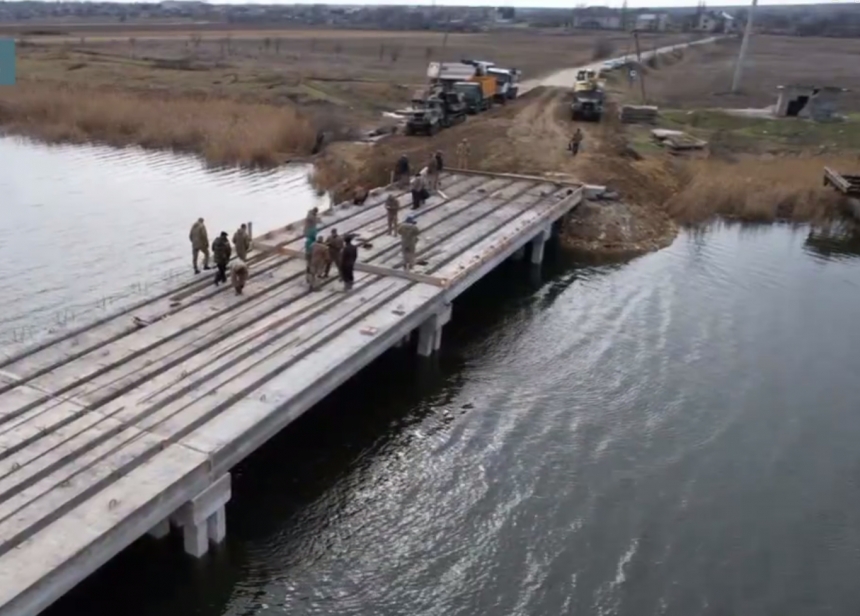 В'їзд до Снігурівки: відновлено 5 мостів, один з них мешканці відремонтували самі