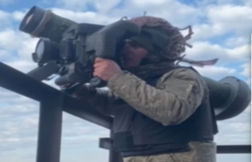 Миколаївські морпіхи показали, як їхні «джавелінщики» утилізують ворожі танки (відео)