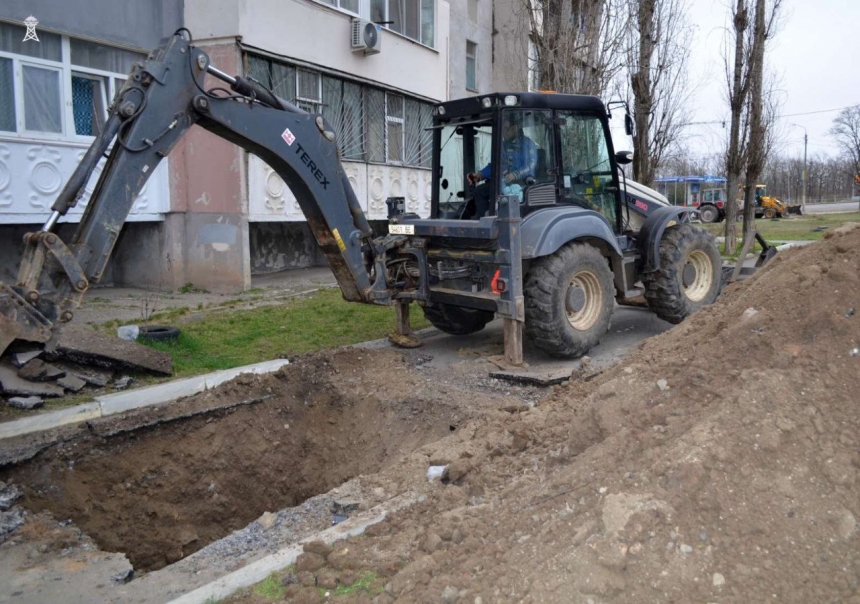 В Николаеве по ул. Троицкой разрушена не только канализационная сеть, но и водопроводная