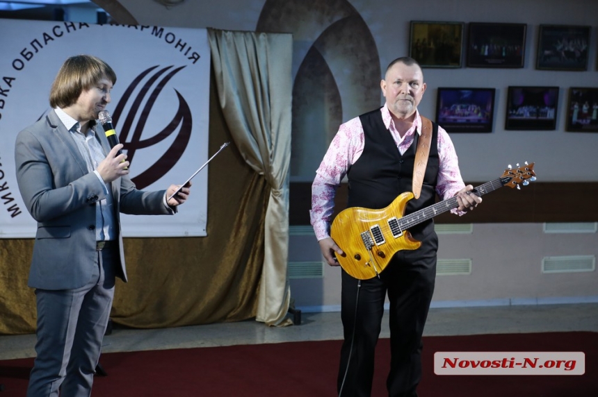 Відображення душі та творчості: у Миколаєві відбувся яскравий концерт гітариста (фото, відео)