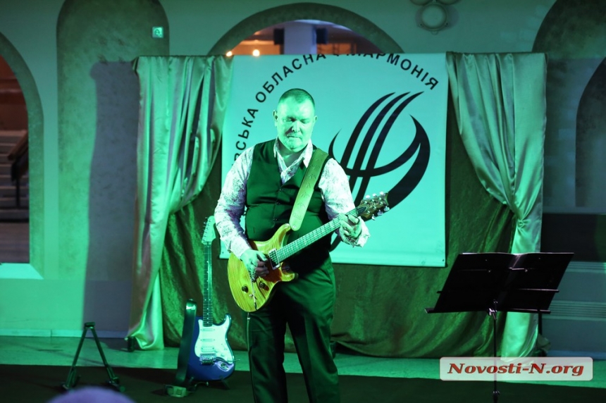 Відображення душі та творчості: у Миколаєві відбувся яскравий концерт гітариста (фото, відео)