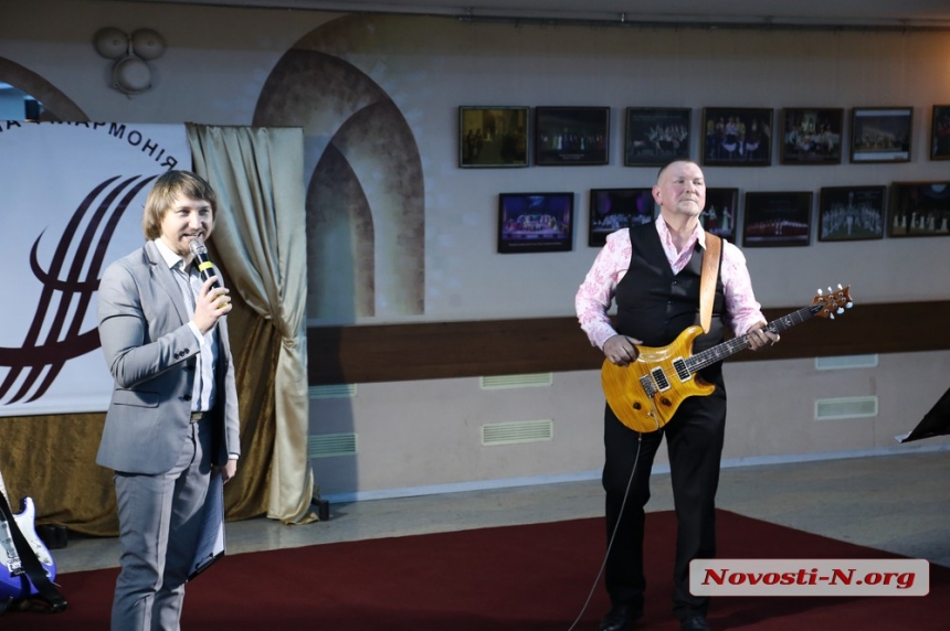 Отражение души и творчества: в Николаеве прошел яркий концерт гитариста (фото, видео)