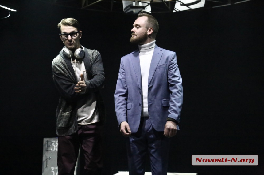 «Метод»: у Миколаєві показали офісний трилер на сцені театру (фоторепортаж)