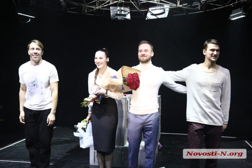 «Метод»: в Николаеве показали офисный триллер на сцене театра (фоторепортаж)