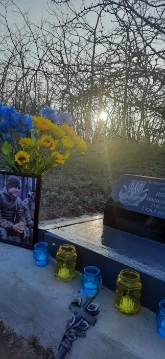 Защитнику Вознесенска из Львовской области установили мемориальный камень
