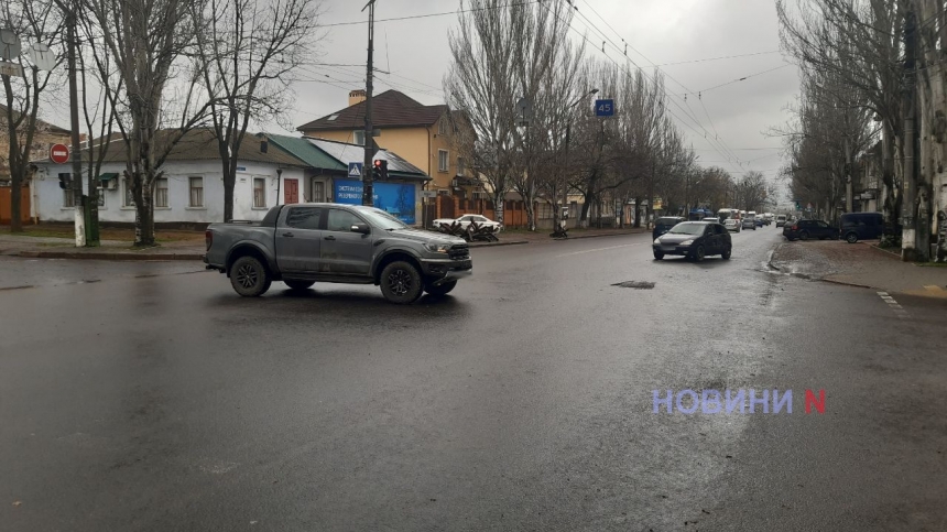 В центре Николаева столкнулись два «Форда»