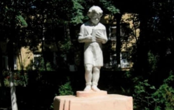 В Одесі знесли останній у місті пам'ятник Леніну