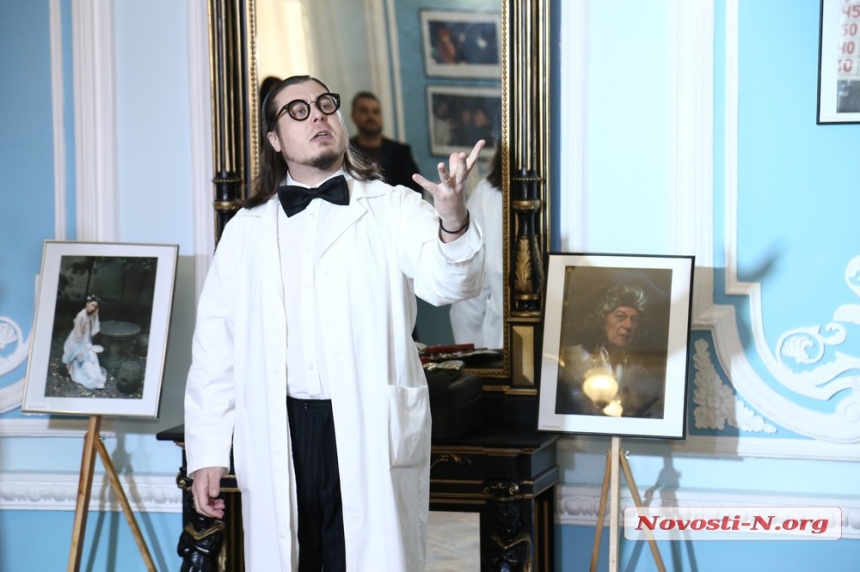 У Миколаївському театрі відкрилася виставка миколаївських фотохудожників (фоторепортаж)