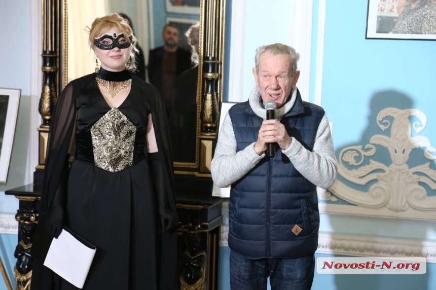 В Николаевском театре открылась выставка николаевских фотохудожников (фоторепортаж)