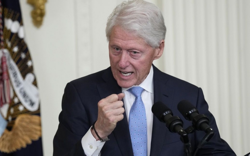 Билл Клинтон сожалеет, что убедил Украину отказаться от ядерного оружия