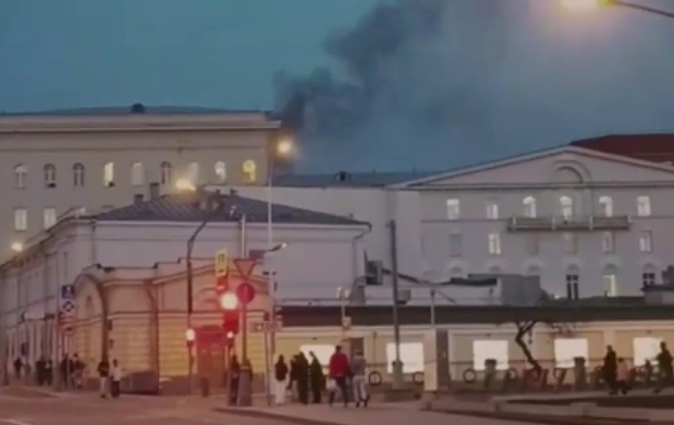 В здании Министерства обороны РФ вспыхнул пожар (видео)