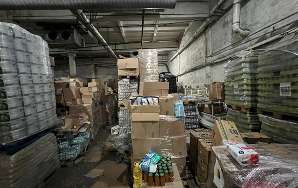 На складах у Києві зіпсувалися сотні тонн гуманітарки