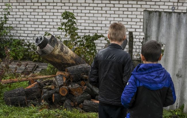 Россияне планируют вывезти почти три тысячи детей из Луганской области