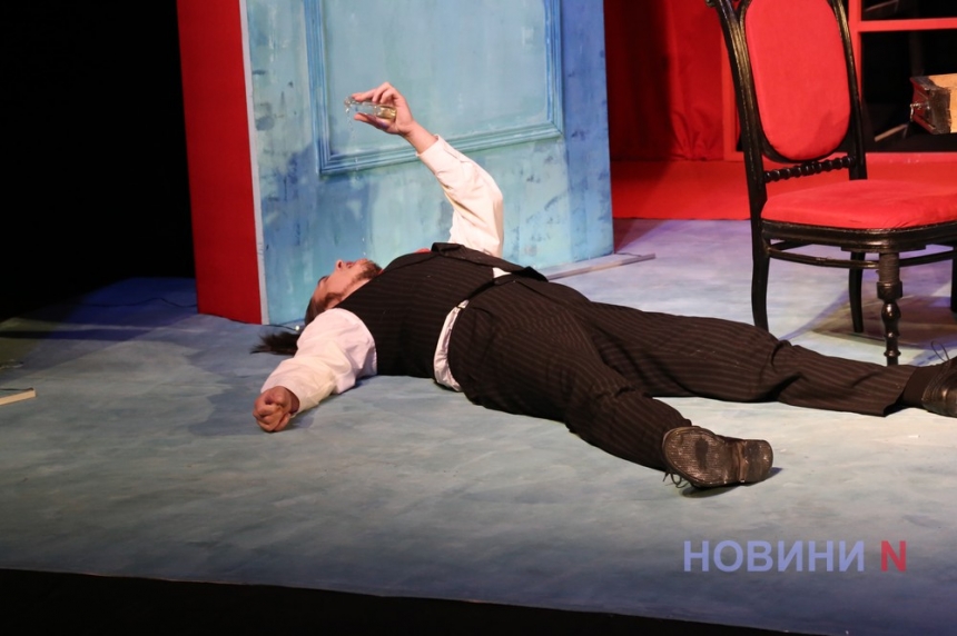 Чисто английское убийство: «Поместье Рейвенскрофт» на сцене Николаевского театра (фоторепортаж)