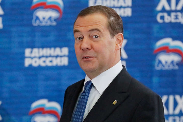 Польская спецслужба посоветовала Медведеву и дальше сочетать алкоголь с наркотиками