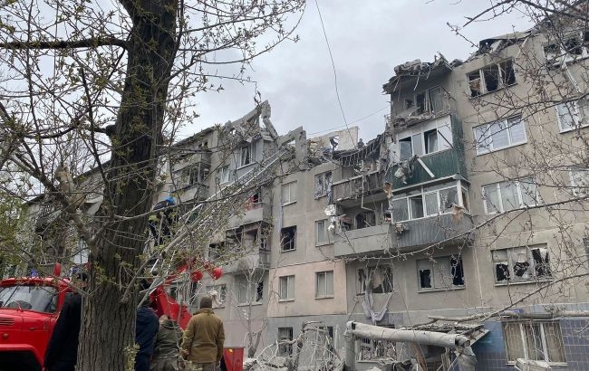 Под завалами дома в Славянске остаются пять человек