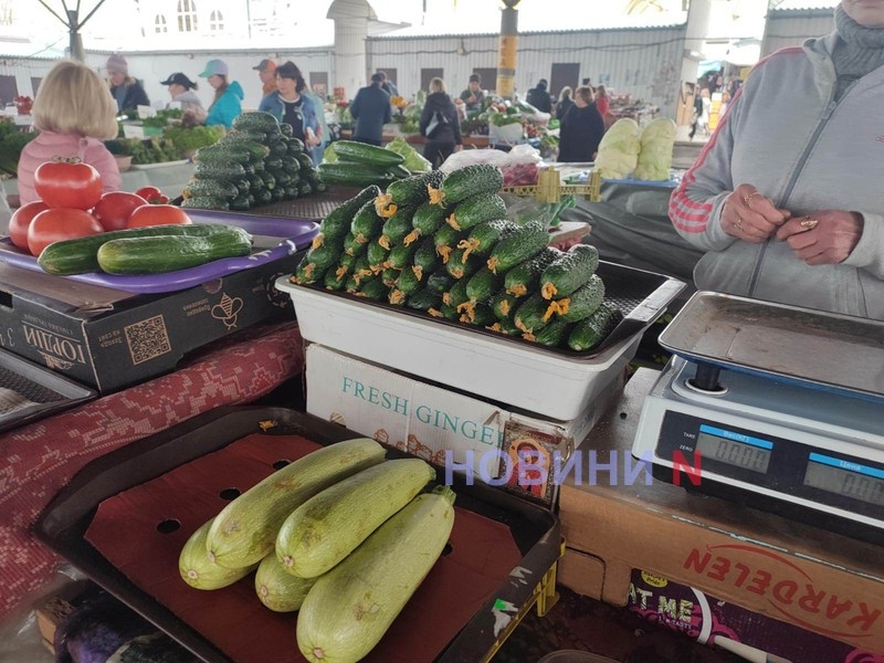 Ажиотаж на предпасхальном рынке в Николаеве: цены на основные продукты (фоторепортаж)