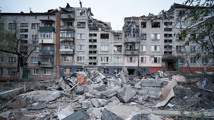Из-под завалов в Славянске спасли двух человек, подняли еще 6 тел погибших