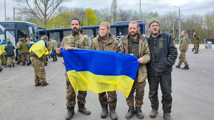 Великий Великодній обмін полоненими: додому повертаються 130 українських воїнів