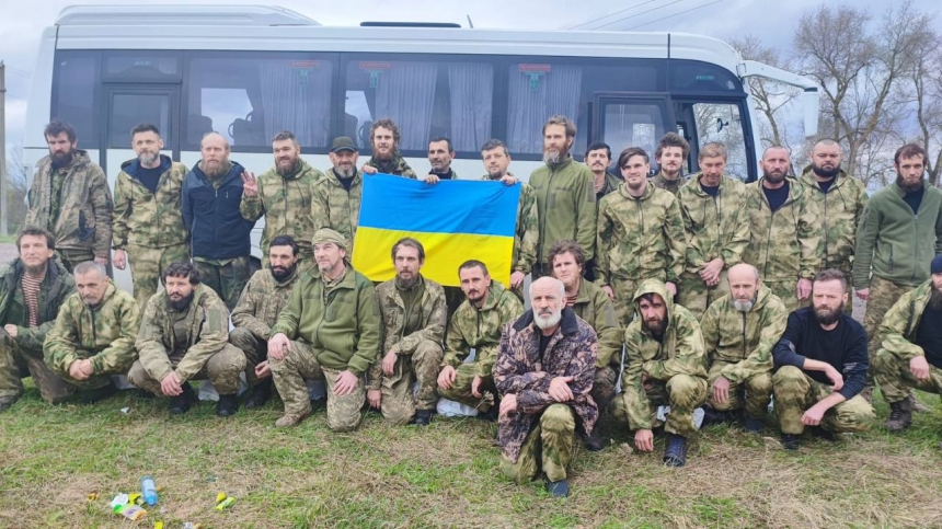 Великий Великодній обмін полоненими: додому повертаються 130 українських воїнів