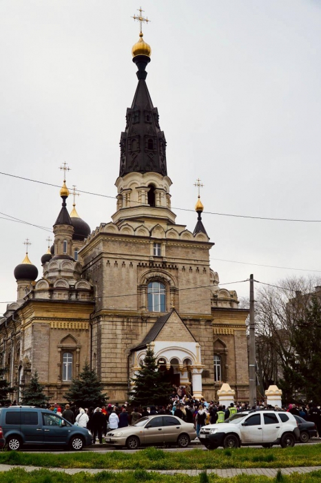 В Николаеве горожане массово пришли в церкви (фото)