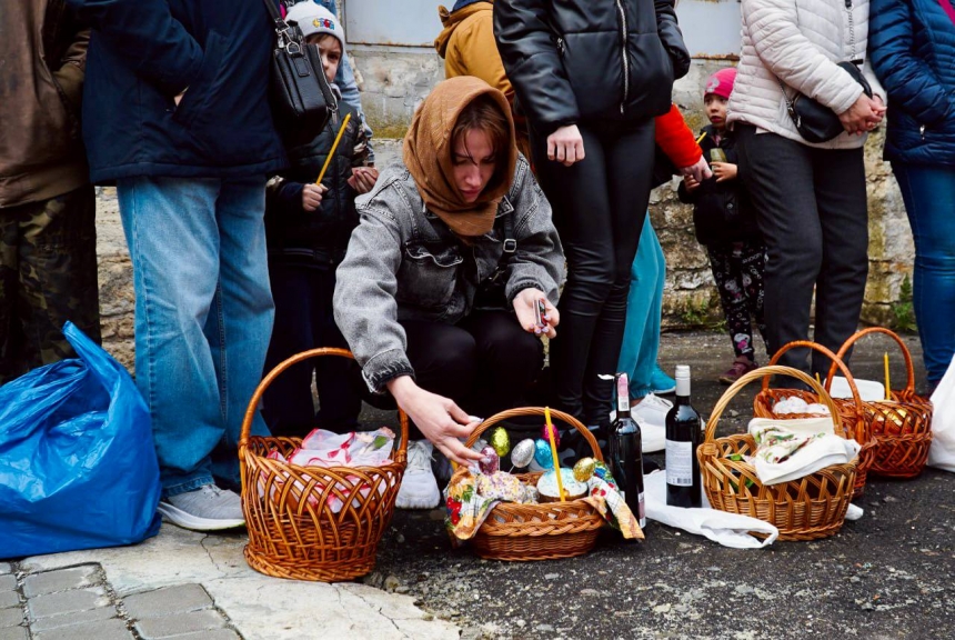 В Николаеве горожане массово пришли в церкви (фото)