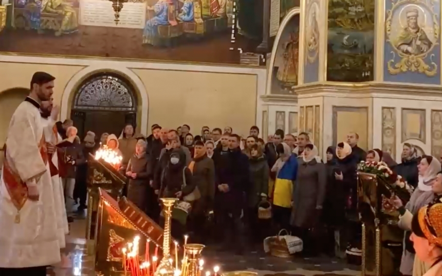 В Успенском соборе впервые за 300 лет провели службу на украинском языке (видео)