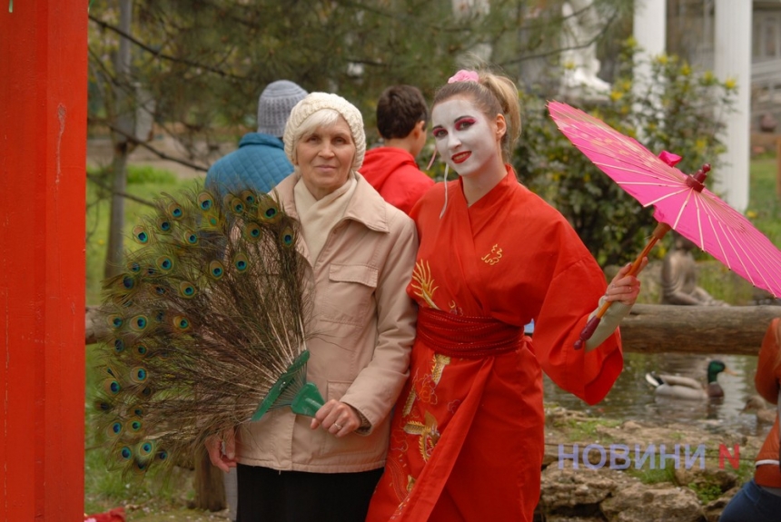 Миколаївський зоопарк розцвів японською сакурою та сливами «Пісарді» (фото)