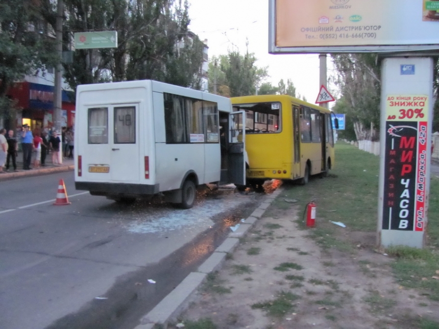 При столкновении двух маршруток в Херсоне пострадали трое пассажиров