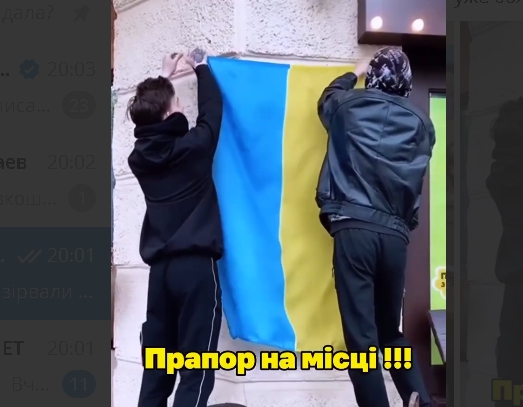 Хулігани, які зірвали прапор України в Миколаєві, повернули його на місце: перед цим випрали і попрасували (відео)
