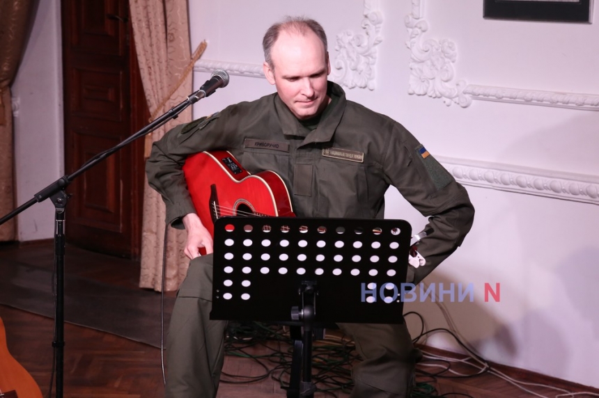  Весеннее музыкальное настроение: николаевские артисты порадовали зрителей отличным концертом (фото, видео)
