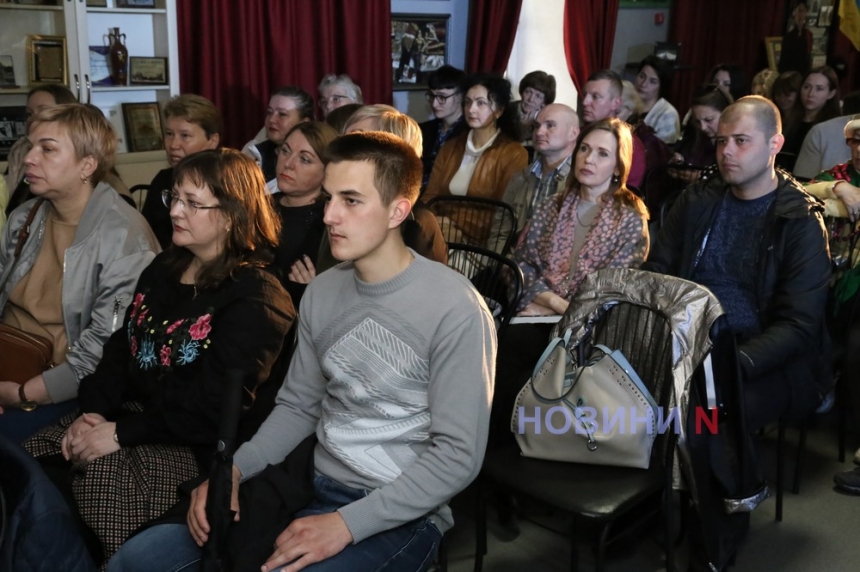Історія людських доль: у Миколаєві відбулася презентація книги «Знайомі з війною» (фото, відео)