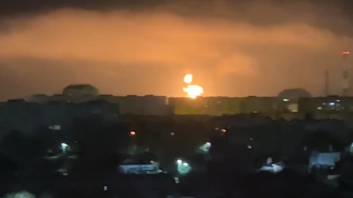 У Севастополі горіла нафтобаза: окупанти кажуть – потрапив безпілотник (фото)
