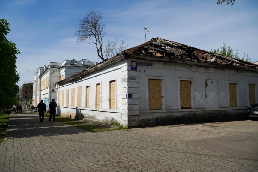 В Николаеве продолжают ликвидировать последствия обстрела (фото)