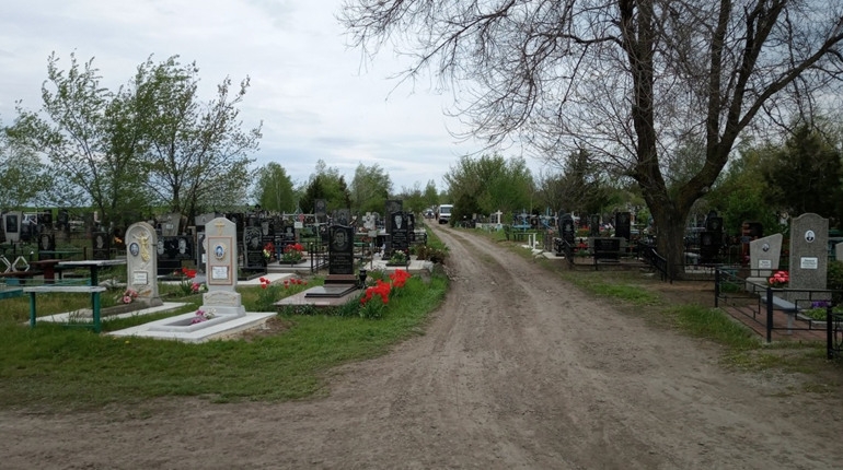 В Первомайске планируют обустроить траурные площадки на трех кладбищах за полмиллиона