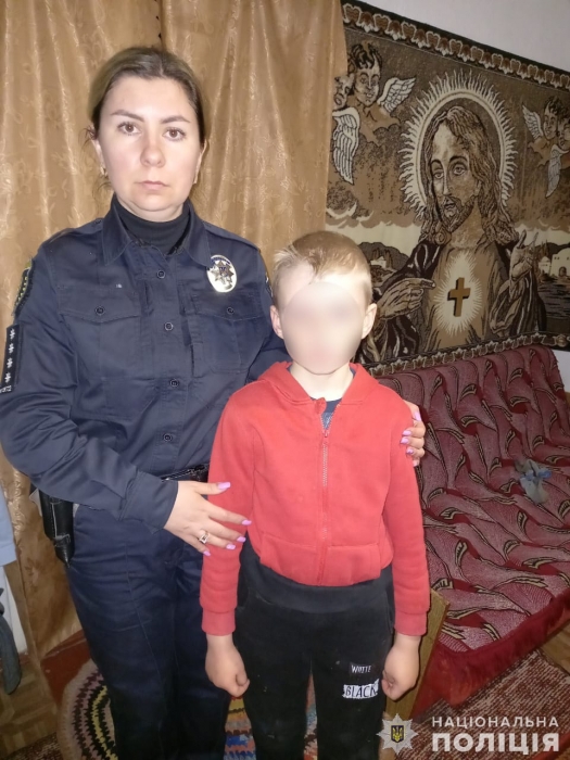В Николаевской области 6-летний мальчик ночью убежал из дома из-за нерабочего планшета