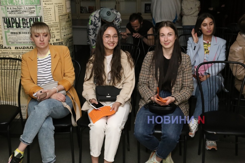 «Географія втрачена»: актори київської театральної спільноти представили миколаївцям оригінальний поетичний вечір (фото, відео)