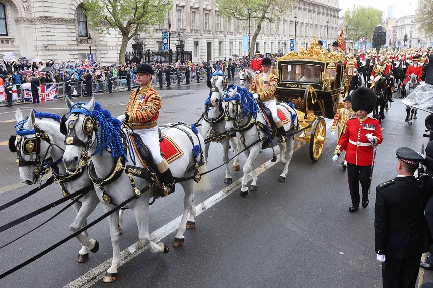 Тисячі гостей та мітинги антимонархістів: як проходила коронація Чарльза III у Лондоні (фото)
