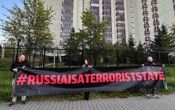У Варшаві російських дипломатів розбудили сиреною та звуками вибухів (відео)