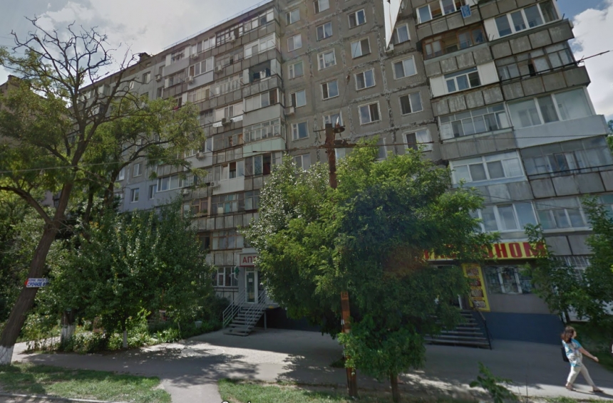 Труба течет, владелец уехал: в Николаеве жители еще одной многоэтажки остались без воды