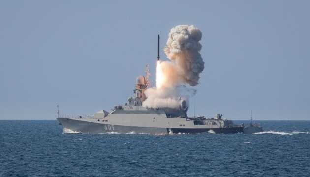 РФ тримає в Чорному морі два ракетоносія, які мають 8 ракет Калібр